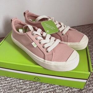 Cariuma OCA Low Rose Canvas Sneaker 6.5